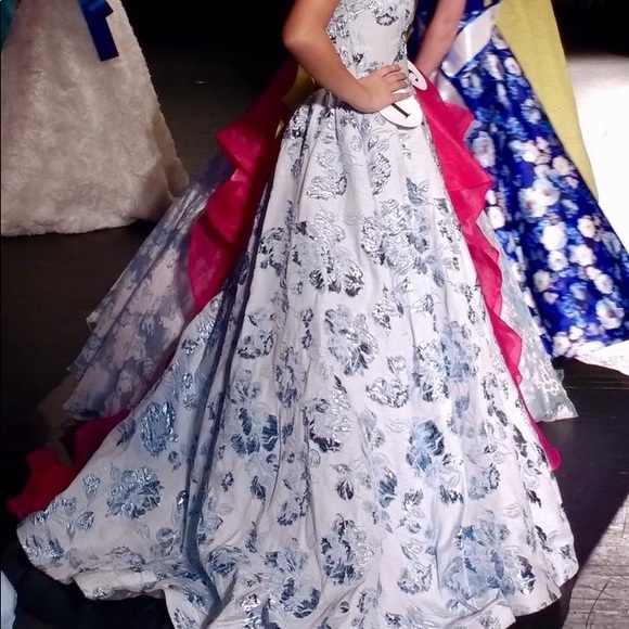 Stunning Winner!  MacDuggal Pageant or Prom dress. SOLD - Picture 2 of 3